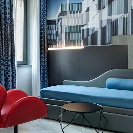 Iq Hotel 4*